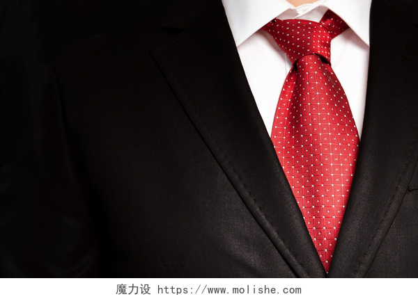 身着黑色西装与红色领带的商人黑色西装与红色领带的商人